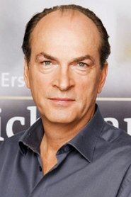 Herbert Knaup is Klaus