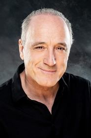 Roberto Álvarez is Doctor Vega