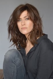 Anne Caillon is Flore Vallorta